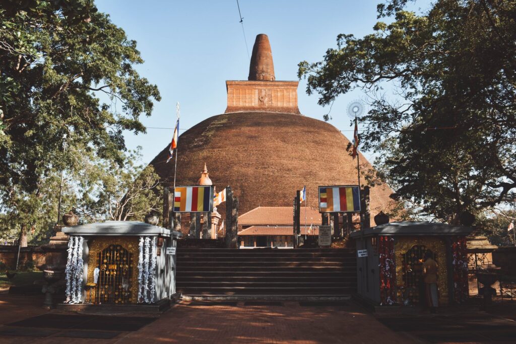 Abhayagiri Dagoba, un imprescindible en tu visita a Anuradhapura 