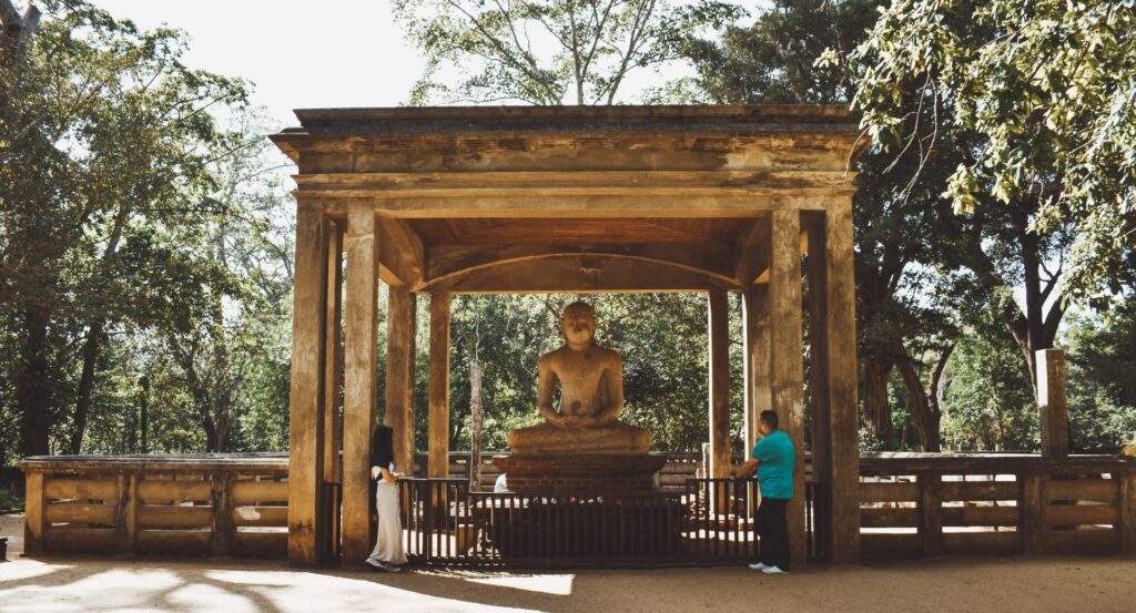  Samadhi Budda Statue,un imprescindible en tu visita a Anuradhapura